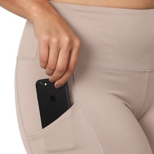 PLUS SIZE ACTIVE SHORTS WITH POCKETS
