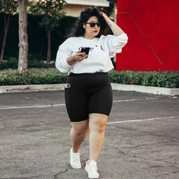 PLUS SIZE ACTIVE SHORTS WITH POCKETS
