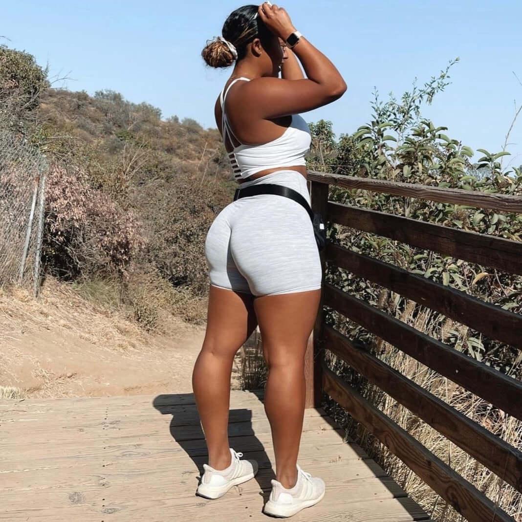criss cross back sports bra