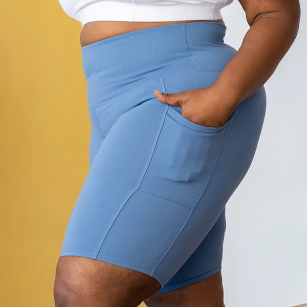 PLUS SIZE ACTIVE SHORTS WITH POCKETS