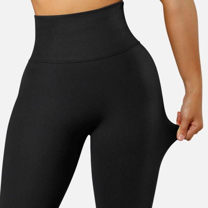 CHEEKY LEGGINGS IN BLACK